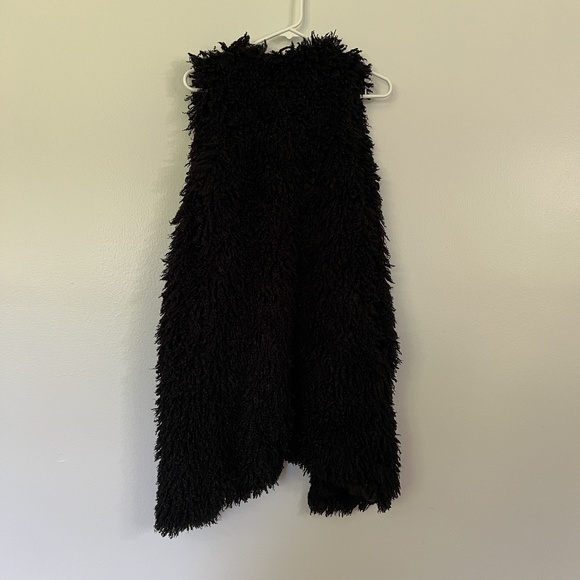 Altar'd State Vest SM Black Shaggy Faux Fur Layering Pockets Cozy Boho Pockets - Picture 3 of 3